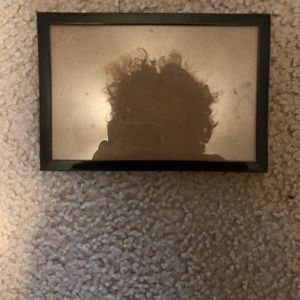 4x6in black metal frame.